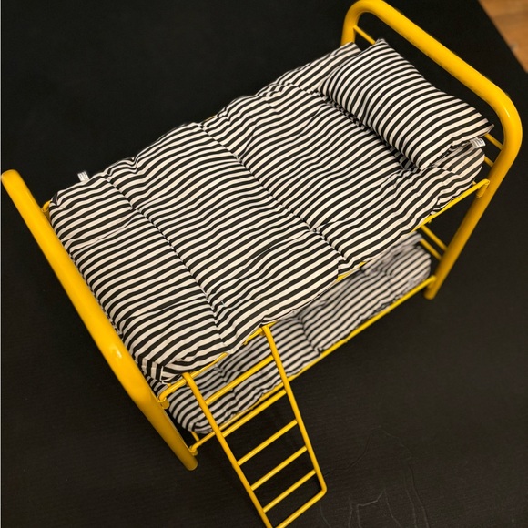 EUC American Girl Pleasant Company yellow bunk bed and sleeping bag, complete. - Picture 2 of 10